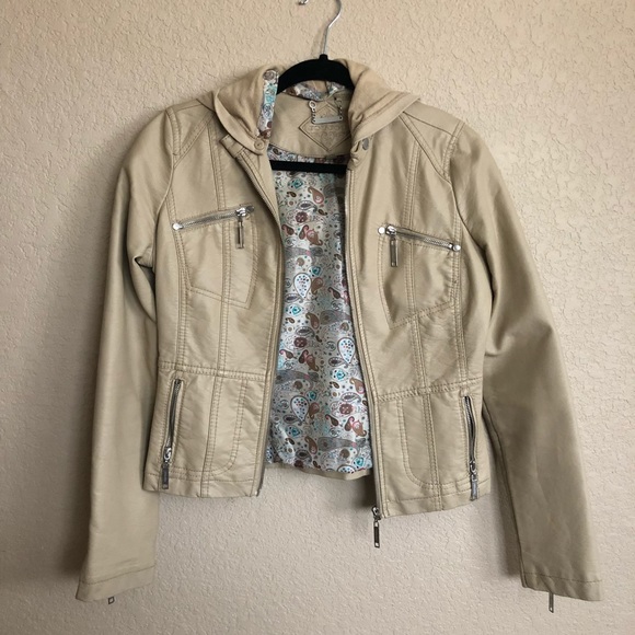 ❌SOLD❌ Tan JouJou Small Faux Leather Jacket w/ Hood - Picture 3 of 10